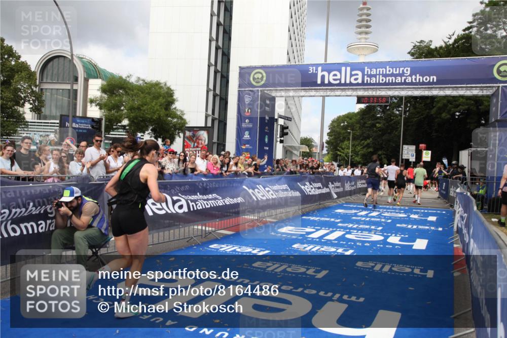 29.06.2025 - hella hamburg halbmarathon Michael Strokosch http://msf.ph/oto/8164486 29.06.2025 10:33:56 Ziel 1743, 2228, 2243, 10865, 13771, 14310, 14466, 15500, 16243 meine-sportfotos.de