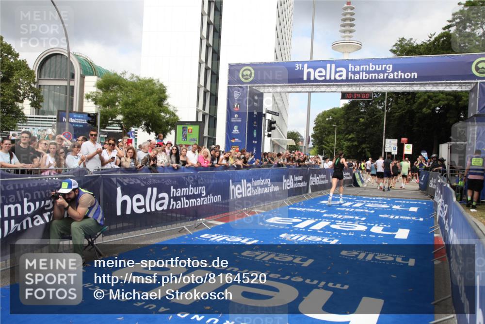 29.06.2025 - hella hamburg halbmarathon Michael Strokosch http://msf.ph/oto/8164520 29.06.2025 10:33:59 Ziel 9519, 10865, 15500 meine-sportfotos.de
