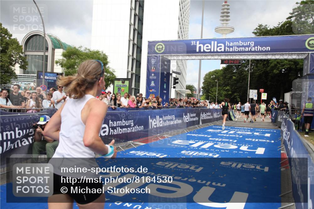 29.06.2025 - hella hamburg halbmarathon Michael Strokosch http://msf.ph/oto/8164530 29.06.2025 10:33:59 Ziel 9519, 10865, 15500 meine-sportfotos.de