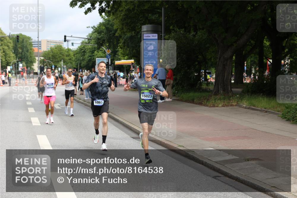 29.06.2025 - hella hamburg halbmarathon Yannick Fuchs http://msf.ph/oto/8164538 29.06.2025 10:22:12 20KM 1065, 1577, 5344, 9079, 9097, 10848, 12992, 13956, 14019, 15023, 15136, 15671, 18037, 18124, 19050 meine-sportfotos.de