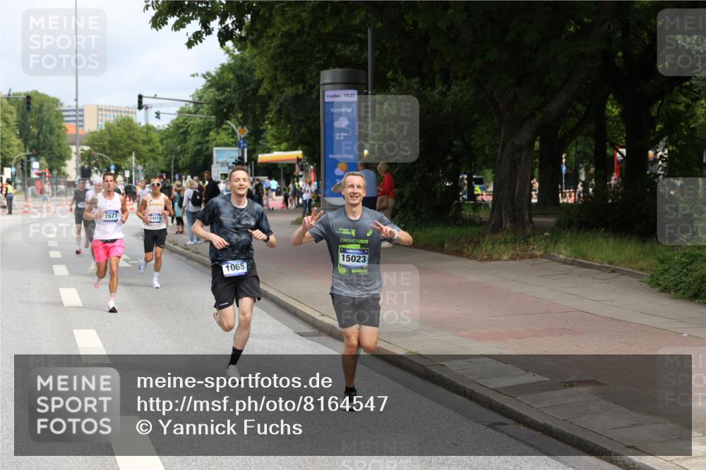 29.06.2025 - hella hamburg halbmarathon Yannick Fuchs http://msf.ph/oto/8164547 29.06.2025 10:22:13 20KM 1065, 1577, 5344, 9079, 9097, 10848, 12992, 13956, 14019, 14828, 15023, 15136, 15671, 18037, 18124, 19050 meine-sportfotos.de