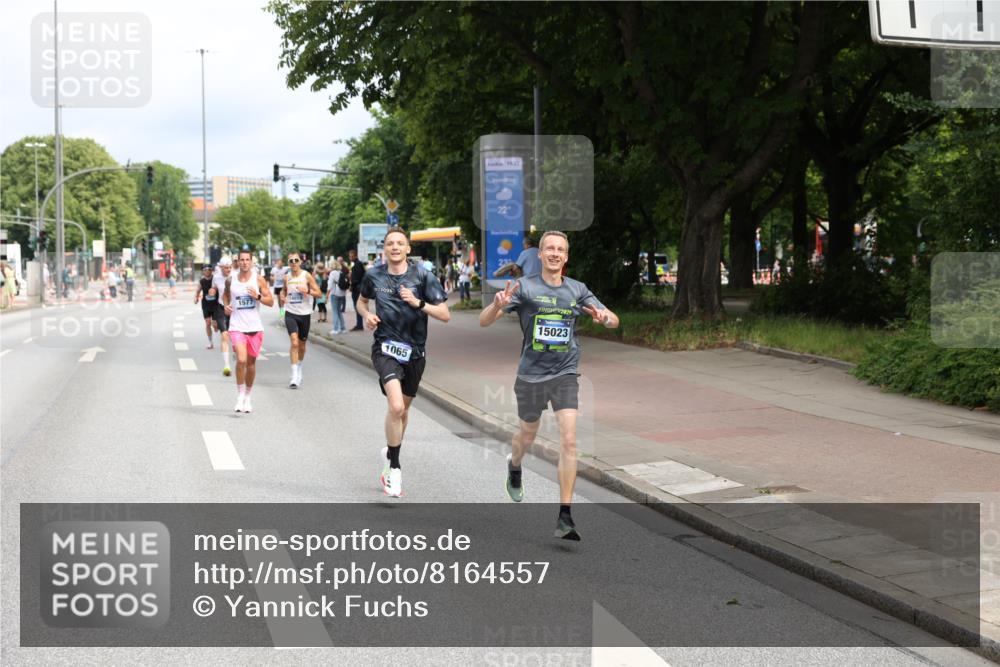 29.06.2025 - hella hamburg halbmarathon Yannick Fuchs http://msf.ph/oto/8164557 29.06.2025 10:22:13 20KM 1065, 1577, 5344, 9079, 9097, 10848, 12992, 13956, 14019, 14828, 15023, 15136, 15671, 18037, 18124, 19050 meine-sportfotos.de