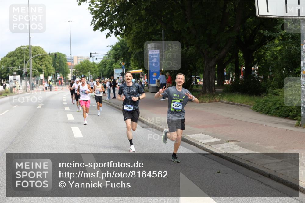 29.06.2025 - hella hamburg halbmarathon Yannick Fuchs http://msf.ph/oto/8164562 29.06.2025 10:22:13 20KM 1065, 1577, 5344, 9079, 9097, 10848, 12992, 13956, 14019, 14828, 15023, 15136, 15671, 18037, 18124, 19050 meine-sportfotos.de