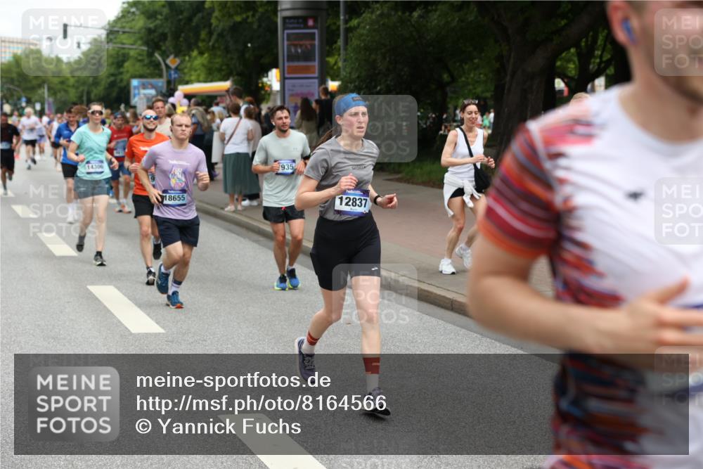 29.06.2025 - hella hamburg halbmarathon Yannick Fuchs http://msf.ph/oto/8164566 29.06.2025 10:59:54 20KM 1526, 1559, 3039, 3199, 4146, 4187, 4613, 5150, 5396, 5742, 6572, 6585, 7888, 7935, 8894, 9339, 9405, 9477, 9829, 10100, 11208, 11614, 11887, 12255, 12313, 12837, 14176, 14306, 14607, 15377, 15963, 16166, 16395, 17059, 17321, 17866, 18199, 18240, 18261, 18525, 18655, 18721, 18726, 18827, 19173 meine-sportfotos.de