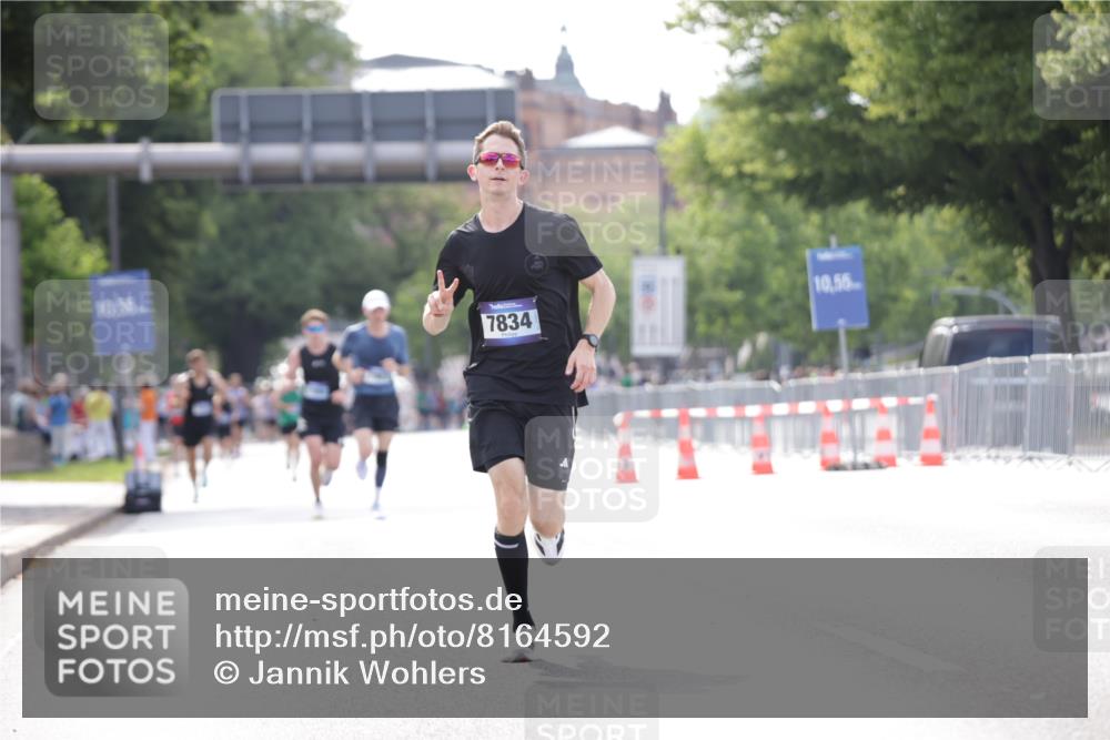29.06.2025 - hella hamburg halbmarathon Jannik Wohlers http://msf.ph/oto/8164592 29.06.2025 09:40:40 Lombardsbrücke 7834, 14360, 14766, 15526 meine-sportfotos.de
