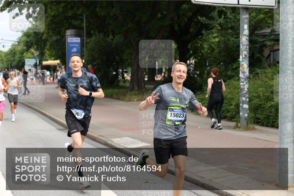 29.06.2025 - hella hamburg halbmarathon Yannick Fuchs http://msf.ph/oto/8164594 29.06.2025 10:22:14 20KM 1065, 1577, 5344, 9079, 9097, 10848, 12992, 13956, 14019, 14828, 15023, 15136, 15671, 18037, 18124, 19050 meine-sportfotos.de