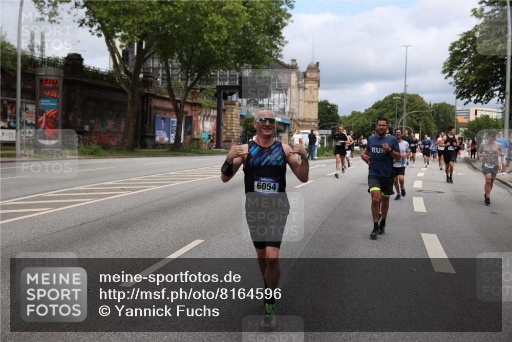 29.06.2025 - hella hamburg halbmarathon Yannick Fuchs http://msf.ph/oto/8164596 29.06.2025 10:40:03 20KM 1569, 2138, 2270, 2367, 2590, 2707, 3056, 3186, 3477, 4277, 4345, 4854, 5648, 5706, 6054, 6071, 6290, 6460, 6711, 6831, 7056, 7385, 7450, 8374, 9105, 9585, 10792, 10796, 11291, 11495, 11821, 12084, 12277, 13525, 14374, 14385, 14764, 14911, 15563, 15636, 16513, 16624, 17499, 17674, 17835, 18081, 18185, 18346, 18637, 18862, 18878 meine-sportfotos.de