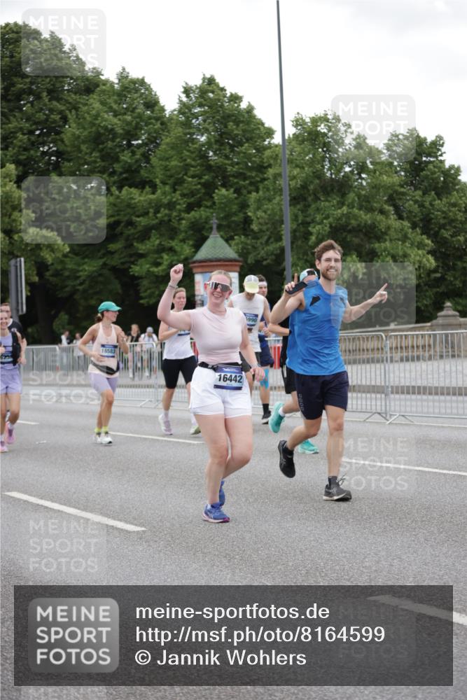 29.06.2025 - hella hamburg halbmarathon Jannik Wohlers http://msf.ph/oto/8164599 29.06.2025 11:04:21 Lombardsbrücke 1081, 1082, 1127, 2181, 2549, 2872, 3235, 3270, 3335, 3643, 3969, 4935, 5536, 5578, 5619, 6499, 7061, 7063, 7220, 8103, 9014, 9042, 9044, 9089, 9377, 9679, 10012, 10482, 11151, 11288, 11397, 11669, 11805, 11927, 11940, 11990, 12195, 14960, 15007, 15213, 15314, 15989, 15990, 16210, 16259, 16442, 16583, 16596, 17923, 18085 meine-sportfotos.de