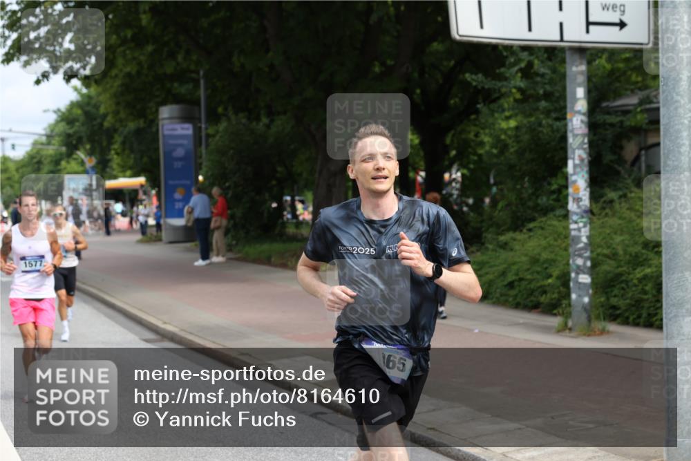 29.06.2025 - hella hamburg halbmarathon Yannick Fuchs http://msf.ph/oto/8164610 29.06.2025 10:22:14 20KM 1065, 1577, 5344, 9079, 9097, 10848, 12992, 13956, 14019, 14828, 15023, 15136, 15671, 18037, 18124, 19050 meine-sportfotos.de