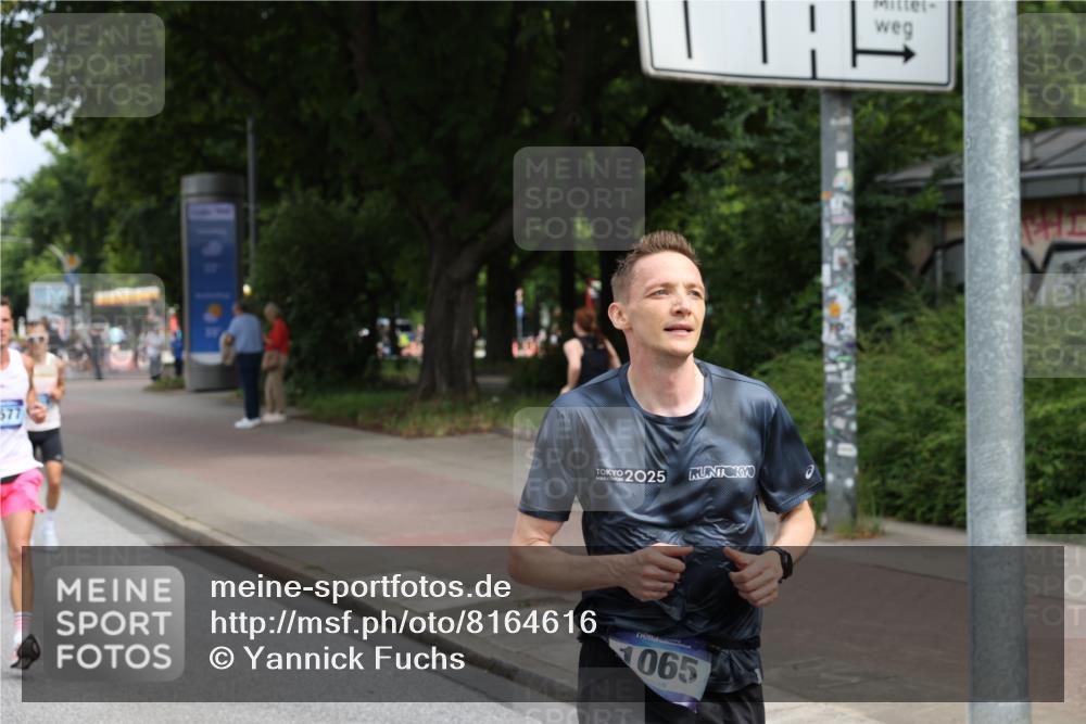 29.06.2025 - hella hamburg halbmarathon Yannick Fuchs http://msf.ph/oto/8164616 29.06.2025 10:22:14 20KM 1065, 1577, 5344, 9079, 9097, 10848, 12992, 13956, 14019, 14828, 15023, 15136, 15671, 18037, 18124, 19050 meine-sportfotos.de