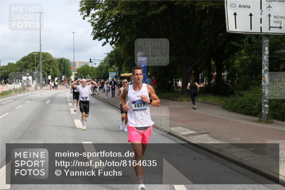 29.06.2025 - hella hamburg halbmarathon Yannick Fuchs http://msf.ph/oto/8164635 29.06.2025 10:22:15 20KM 1065, 1577, 5344, 9079, 9097, 10848, 12992, 13956, 14019, 14828, 15023, 15136, 15671, 18037, 18124, 19050 meine-sportfotos.de