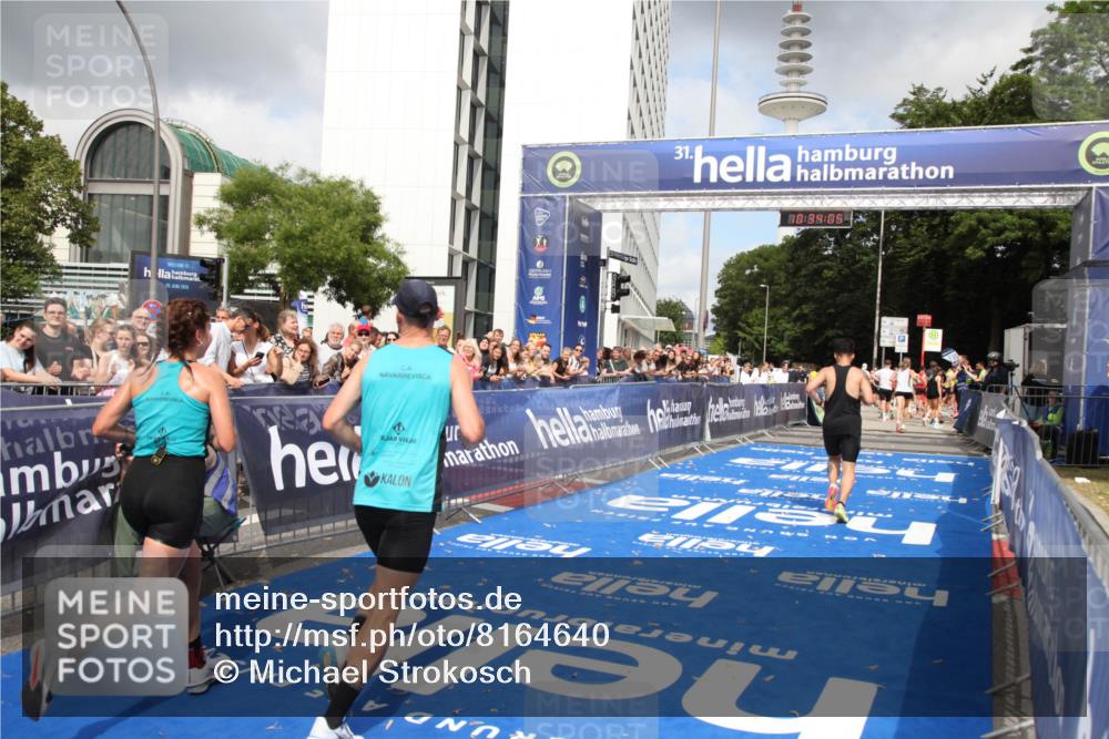 29.06.2025 - hella hamburg halbmarathon Michael Strokosch http://msf.ph/oto/8164640 29.06.2025 10:34:04 Ziel 9345, 9519, 11019, 11227, 13493, 13494, 14448, 15268, 15500, 17877 meine-sportfotos.de