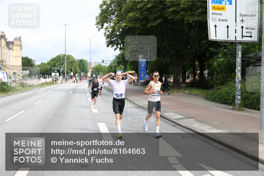 29.06.2025 - hella hamburg halbmarathon Yannick Fuchs http://msf.ph/oto/8164663 29.06.2025 10:22:17 20KM 1065, 1577, 5344, 9079, 9097, 10848, 13956, 14019, 14828, 15023, 15136, 15671, 18037, 18124, 19050 meine-sportfotos.de