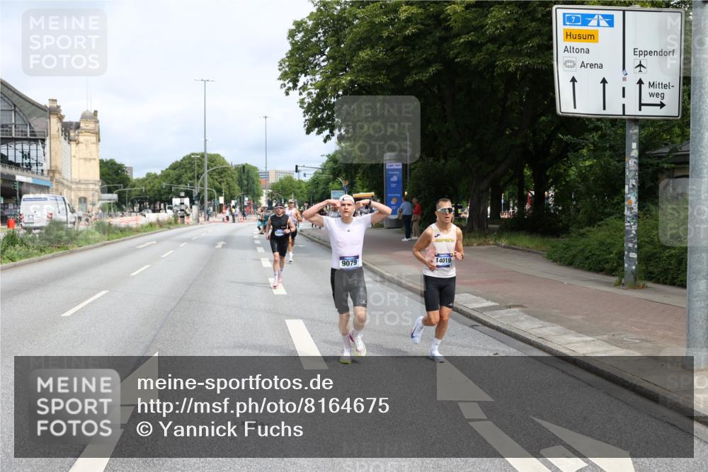 29.06.2025 - hella hamburg halbmarathon Yannick Fuchs http://msf.ph/oto/8164675 29.06.2025 10:22:17 20KM 1065, 1577, 5344, 9079, 9097, 10848, 13956, 14019, 14828, 15023, 15136, 15671, 18037, 18124, 19050 meine-sportfotos.de