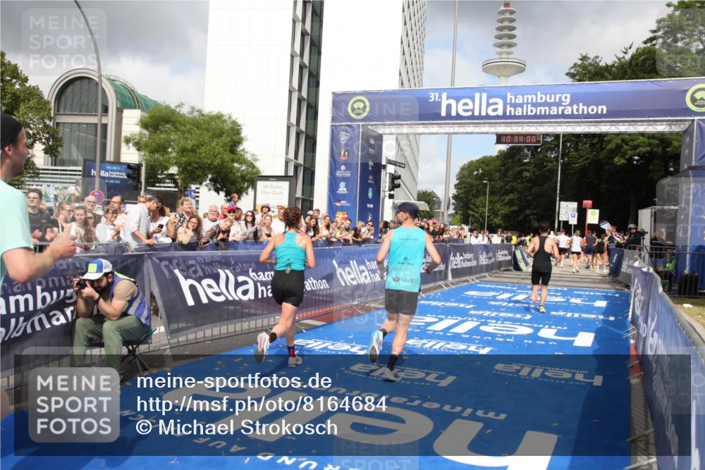 29.06.2025 - hella hamburg halbmarathon Michael Strokosch http://msf.ph/oto/8164684 29.06.2025 10:34:05 Ziel 9345, 9519, 11019, 11227, 13493, 13494, 14448, 15268, 16724, 17877 meine-sportfotos.de