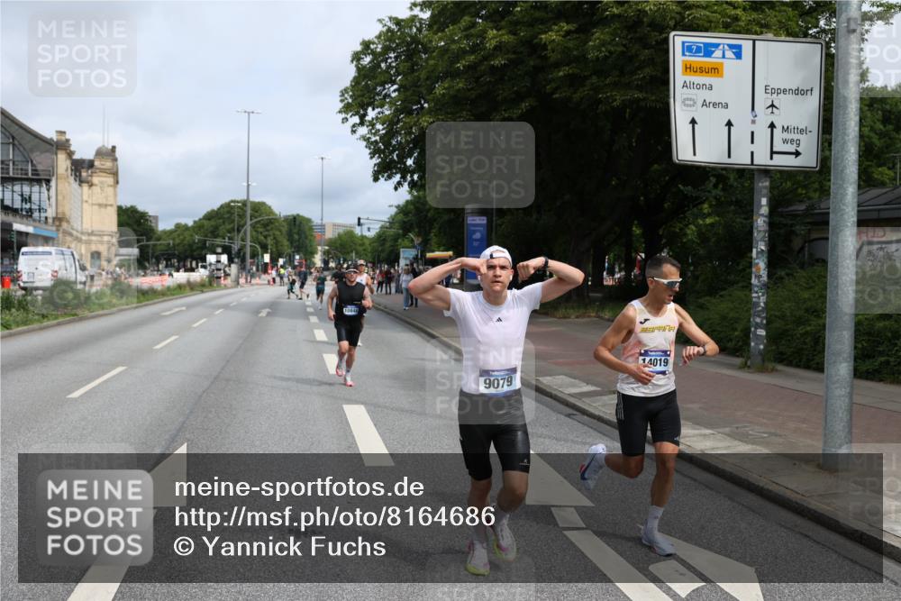 29.06.2025 - hella hamburg halbmarathon Yannick Fuchs http://msf.ph/oto/8164686 29.06.2025 10:22:17 20KM 1065, 1577, 5344, 9079, 9097, 10848, 13956, 14019, 14828, 15023, 15136, 15671, 18037, 18124, 19050 meine-sportfotos.de