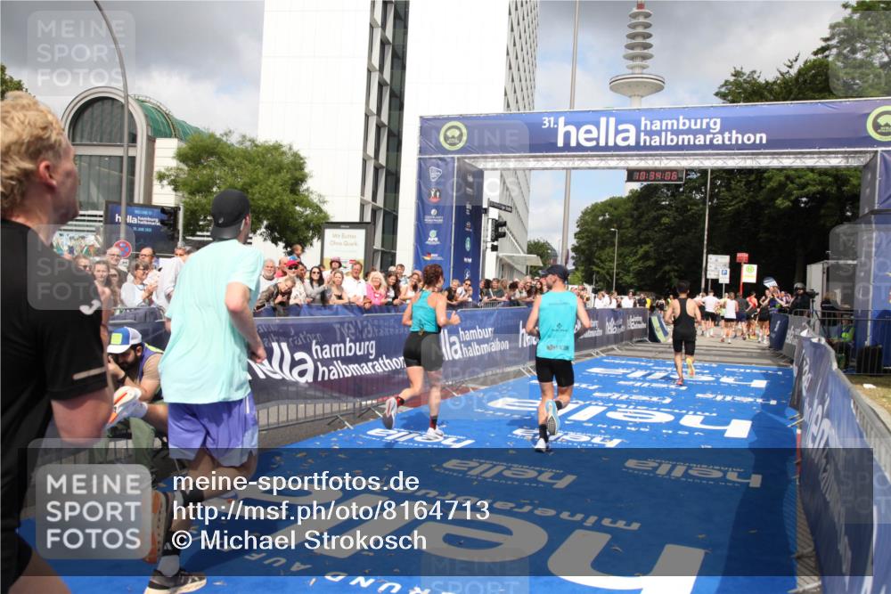 29.06.2025 - hella hamburg halbmarathon Michael Strokosch http://msf.ph/oto/8164713 29.06.2025 10:34:05 Ziel 9345, 9519, 11019, 11227, 13493, 13494, 14448, 15268, 16724, 17877 meine-sportfotos.de