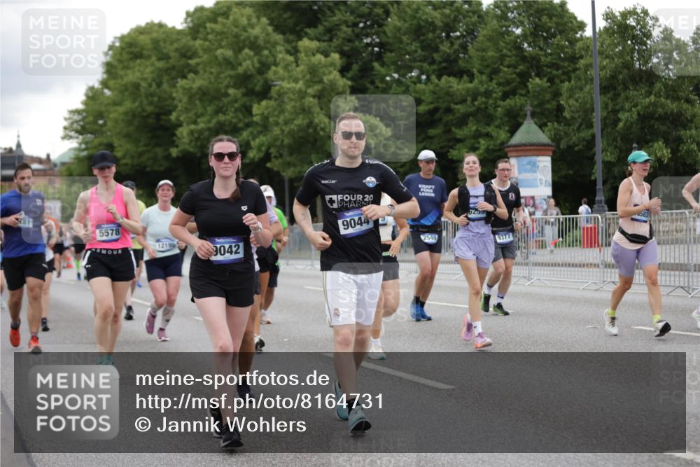 29.06.2025 - hella hamburg halbmarathon Jannik Wohlers http://msf.ph/oto/8164731 29.06.2025 11:04:23 Lombardsbrücke 1081, 1082, 1112, 1127, 2181, 2549, 2872, 3270, 3335, 3643, 3969, 4935, 5536, 5578, 5619, 6499, 7061, 7063, 7220, 7510, 7887, 8103, 9042, 9044, 9089, 9377, 9679, 10014, 10678, 11151, 11288, 11397, 11669, 11805, 11927, 11940, 11990, 12195, 12451, 15007, 15213, 15314, 15989, 15990, 16210, 16259, 16442, 16583, 16596, 17923, 18085 meine-sportfotos.de