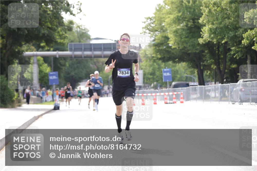 29.06.2025 - hella hamburg halbmarathon Jannik Wohlers http://msf.ph/oto/8164732 29.06.2025 09:40:41 Lombardsbrücke 7834, 14360, 14766, 15526 meine-sportfotos.de