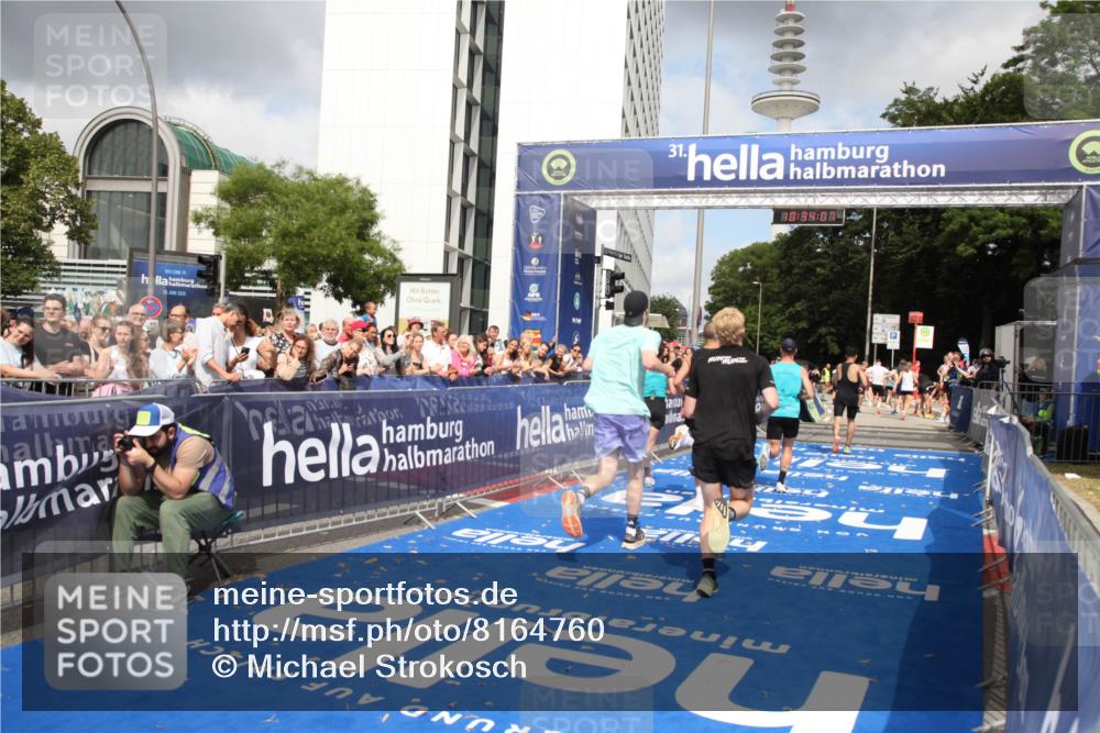 29.06.2025 - hella hamburg halbmarathon Michael Strokosch http://msf.ph/oto/8164760 29.06.2025 10:34:06 Ziel 9345, 9519, 11019, 11227, 13066, 13493, 13494, 14448, 15268, 16724, 17877 meine-sportfotos.de