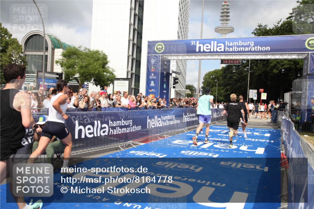 29.06.2025 - hella hamburg halbmarathon Michael Strokosch http://msf.ph/oto/8164778 29.06.2025 10:34:07 Ziel 9345, 9519, 11019, 11202, 11227, 13066, 13493, 13494, 14448, 15268, 16724, 17877 meine-sportfotos.de