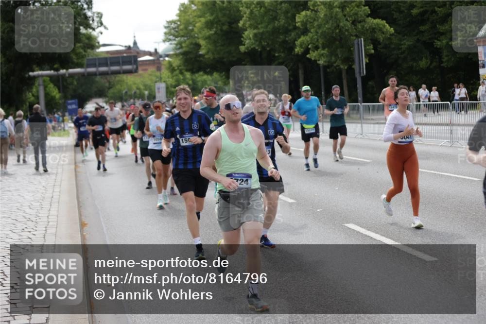 29.06.2025 - hella hamburg halbmarathon Jannik Wohlers http://msf.ph/oto/8164796 29.06.2025 10:20:32 Lombardsbrücke 2383, 2923, 2945, 3247, 3813, 4082, 4350, 5041, 5061, 5767, 6608, 7228, 7608, 8113, 8724, 8940, 9005, 9011, 9236, 9981, 10050, 10350, 10585, 10602, 11145, 12175, 12694, 12844, 13057, 13508, 14138, 14157, 14246, 14342, 14344, 14610, 14611, 14615, 14670, 14986, 15020, 15470, 15736, 15767, 15913, 16256, 16896, 16950, 17035, 17095, 17155, 17367, 17832, 18141, 18305, 18397, 18620, 19124, 19125, 19131, 19132 meine-sportfotos.de