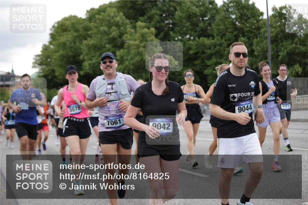 29.06.2025 - hella hamburg halbmarathon Jannik Wohlers http://msf.ph/oto/8164825 29.06.2025 11:04:24 Lombardsbrücke 1081, 1082, 1112, 1127, 2181, 2549, 2872, 3270, 3643, 3969, 4673, 4935, 5536, 5578, 5619, 6499, 7061, 7063, 7220, 7510, 7887, 8103, 9042, 9044, 9089, 9207, 9377, 9679, 10014, 10678, 11151, 11288, 11397, 11669, 11805, 11927, 11940, 11990, 12195, 12340, 12451, 15007, 15058, 15213, 15314, 15989, 15990, 16210, 16259, 16442, 16583, 16596, 17923, 18085 meine-sportfotos.de