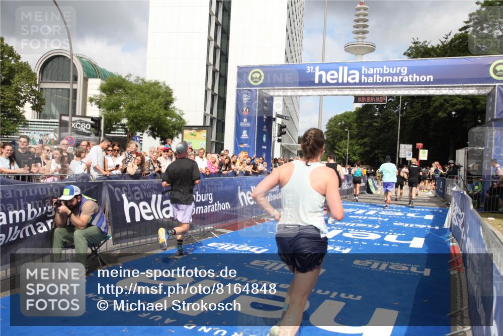 29.06.2025 - hella hamburg halbmarathon Michael Strokosch http://msf.ph/oto/8164848 29.06.2025 10:34:09 Ziel 9345, 9376, 11019, 11202, 11227, 13066, 13493, 13494, 14448, 15268, 16724, 17751, 17877 meine-sportfotos.de