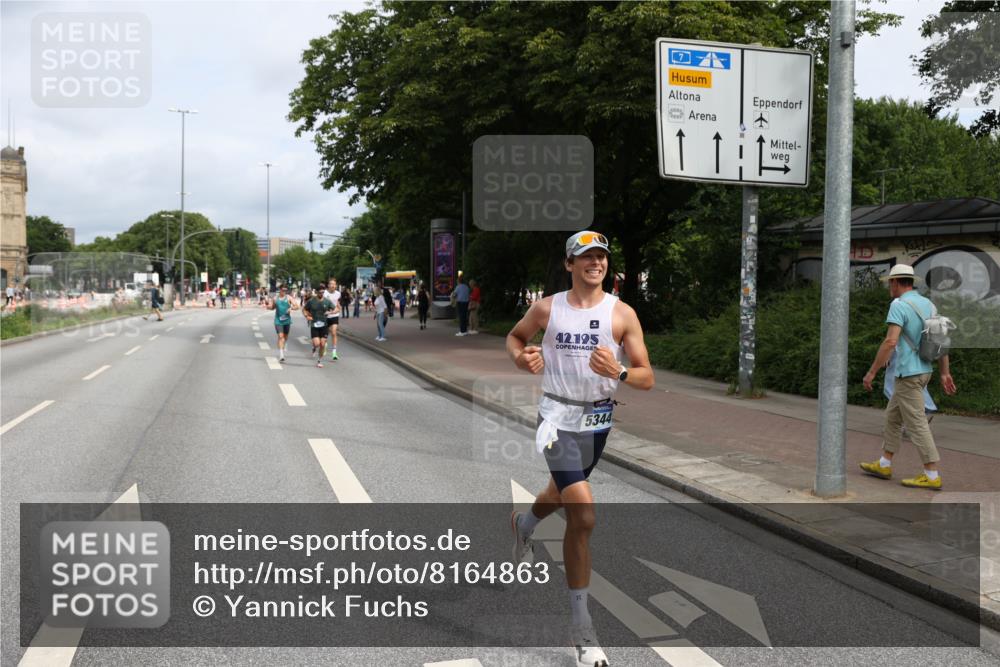 29.06.2025 - hella hamburg halbmarathon Yannick Fuchs http://msf.ph/oto/8164863 29.06.2025 10:22:20 20KM 1065, 1577, 5344, 9079, 9097, 10848, 13956, 14019, 14828, 15023, 15136, 15671, 18037, 18124, 19050 meine-sportfotos.de