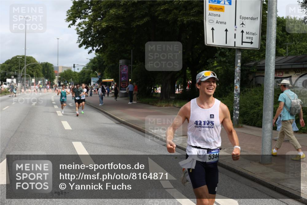 29.06.2025 - hella hamburg halbmarathon Yannick Fuchs http://msf.ph/oto/8164871 29.06.2025 10:22:21 20KM 1065, 1577, 5344, 9079, 9097, 10848, 13956, 14019, 14828, 15023, 15136, 18037, 18124, 19050 meine-sportfotos.de