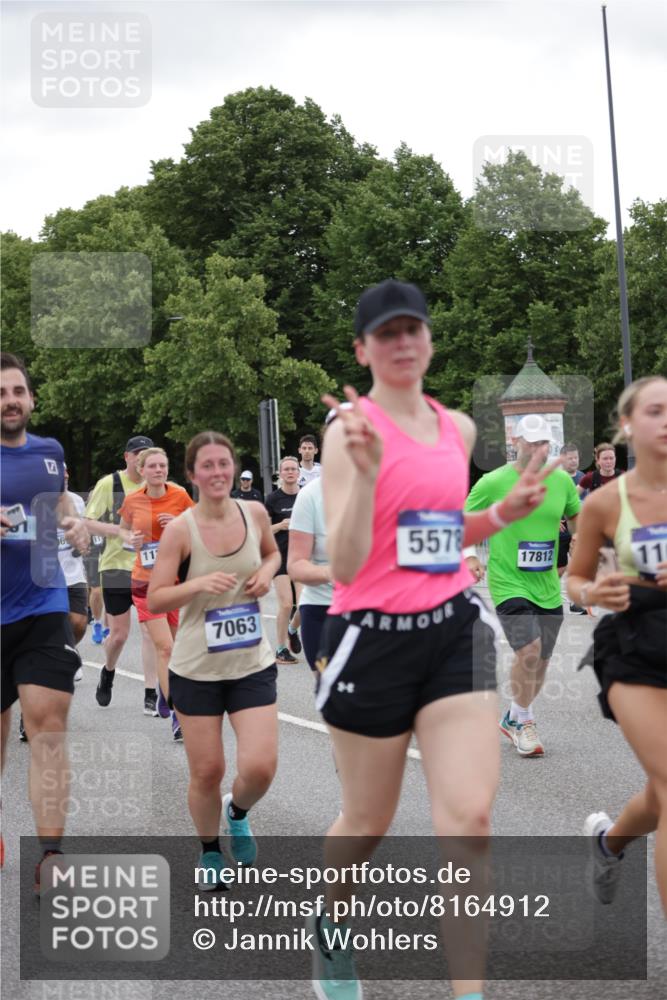 29.06.2025 - hella hamburg halbmarathon Jannik Wohlers http://msf.ph/oto/8164912 29.06.2025 11:04:26 Lombardsbrücke 1081, 1082, 1112, 1127, 2181, 2549, 2872, 3270, 3643, 3969, 4673, 5536, 5578, 7061, 7063, 7157, 7220, 7510, 7887, 8103, 9040, 9042, 9044, 9089, 9207, 9283, 9286, 9377, 9679, 10014, 10642, 10678, 11151, 11288, 11397, 11669, 11805, 11927, 11940, 11990, 12195, 12340, 12451, 12639, 15007, 15058, 15213, 15314, 15989, 15990, 16210, 16259, 16442, 16583, 16596, 17923 meine-sportfotos.de