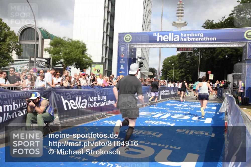 29.06.2025 - hella hamburg halbmarathon Michael Strokosch http://msf.ph/oto/8164916 29.06.2025 10:34:11 Ziel 7884, 9376, 11019, 11202, 13066, 14448, 16724, 17751, 17877 meine-sportfotos.de