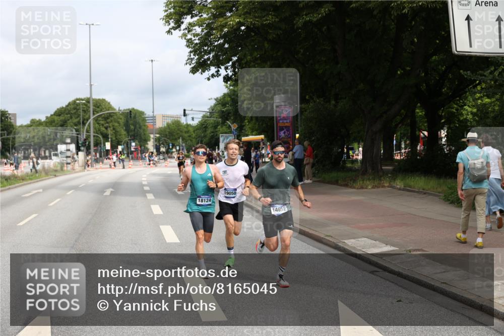 29.06.2025 - hella hamburg halbmarathon Yannick Fuchs http://msf.ph/oto/8165045 29.06.2025 10:22:23 20KM 5344, 9079, 9097, 10485, 10848, 12341, 13956, 14019, 14828, 15136, 18037, 18124, 19050 meine-sportfotos.de