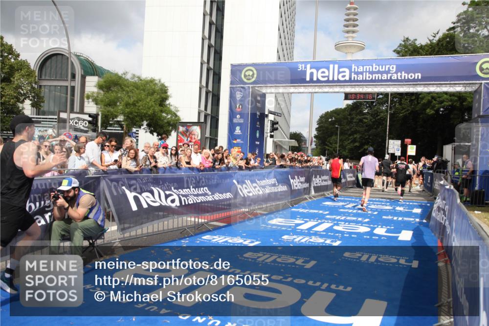 29.06.2025 - hella hamburg halbmarathon Michael Strokosch http://msf.ph/oto/8165055 29.06.2025 10:34:15 Ziel 7884, 7901, 9376, 11202, 13066, 17751, 18906 meine-sportfotos.de