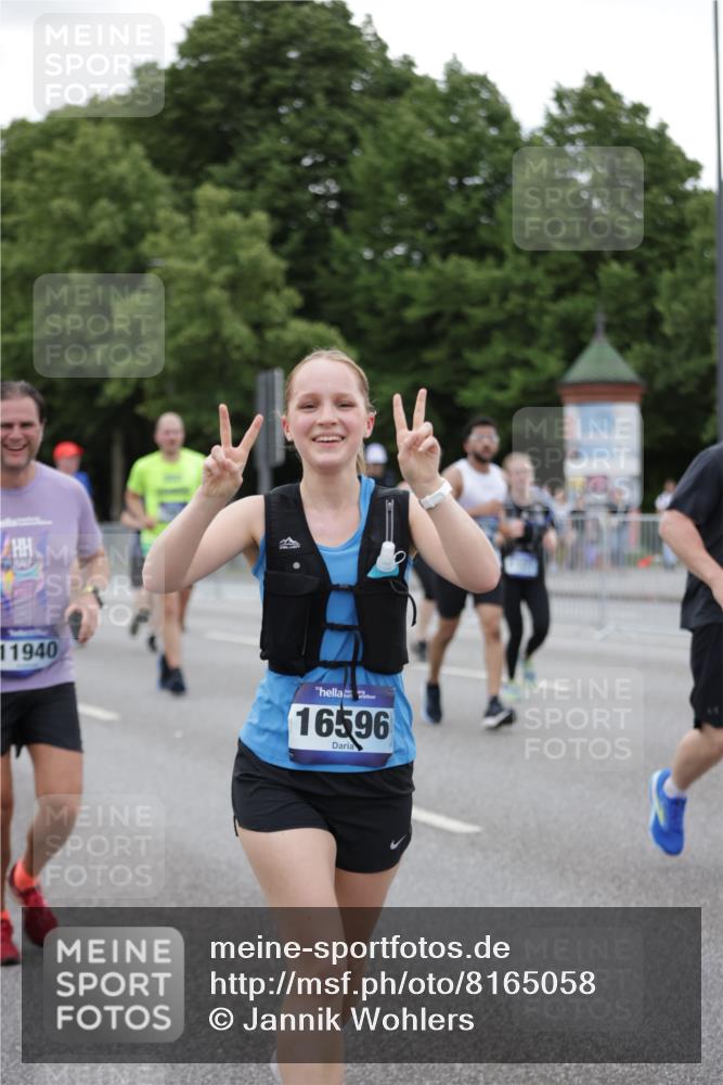 29.06.2025 - hella hamburg halbmarathon Jannik Wohlers http://msf.ph/oto/8165058 29.06.2025 11:04:30 Lombardsbrücke 1081, 1082, 1112, 1127, 2181, 2549, 2577, 2872, 3270, 3643, 3969, 4673, 4863, 5536, 5578, 6802, 7061, 7063, 7157, 7220, 7510, 7887, 8380, 8613, 9040, 9042, 9044, 9089, 9207, 9238, 9283, 9286, 9377, 9679, 10014, 10642, 10678, 11040, 11151, 11288, 11397, 11570, 11669, 11805, 11927, 11940, 11990, 11991, 12195, 12340, 12386, 12451, 12639, 13531, 13950, 15058, 15213, 15314, 15985, 15989, 15990, 16210, 16259, 16442, 16583, 16596, 17923 meine-sportfotos.de