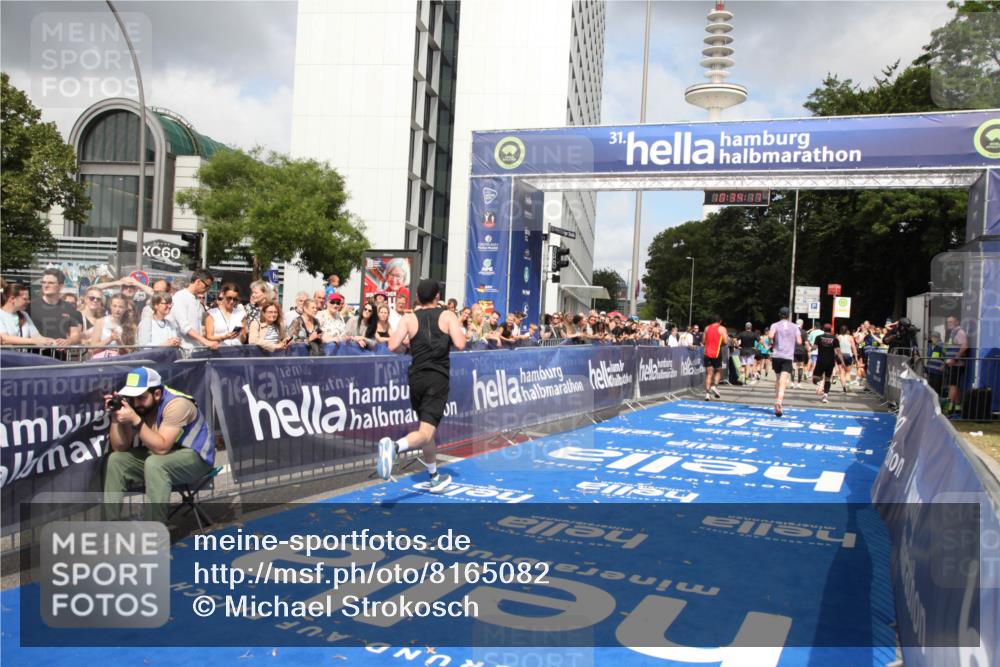 29.06.2025 - hella hamburg halbmarathon Michael Strokosch http://msf.ph/oto/8165082 29.06.2025 10:34:16 Ziel 1080, 3005, 7884, 7901, 9376, 11202, 17751, 18906 meine-sportfotos.de