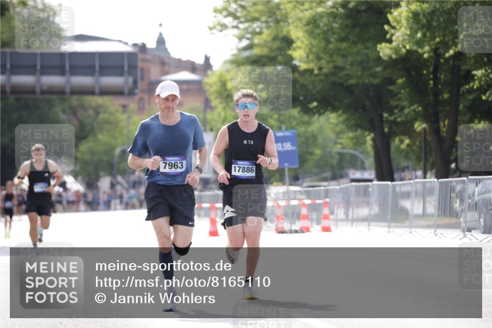 29.06.2025 - hella hamburg halbmarathon Jannik Wohlers http://msf.ph/oto/8165110 29.06.2025 09:40:46 Lombardsbrücke 7834, 7963, 14766, 15526, 17886 meine-sportfotos.de