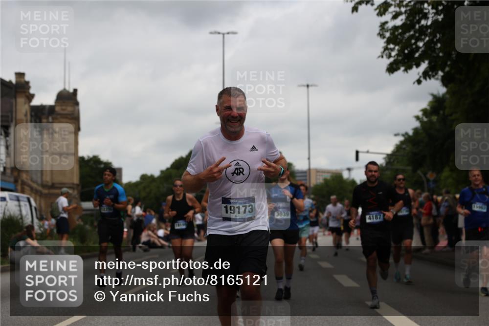 29.06.2025 - hella hamburg halbmarathon Yannick Fuchs http://msf.ph/oto/8165121 29.06.2025 10:59:59 20KM 1526, 1559, 3039, 3199, 4146, 4187, 4613, 5150, 5742, 6322, 6462, 6572, 6585, 6706, 7826, 7935, 8894, 9339, 9405, 9477, 9829, 10100, 10736, 10886, 11208, 11887, 12255, 12313, 12371, 12837, 14176, 14306, 14607, 15377, 15963, 16166, 17059, 17321, 17707, 17866, 18199, 18240, 18261, 18525, 18655, 18721, 18726, 18827, 19173 meine-sportfotos.de