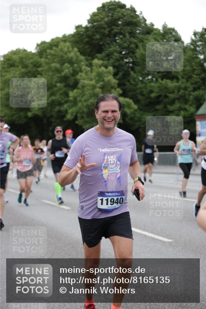 29.06.2025 - hella hamburg halbmarathon Jannik Wohlers http://msf.ph/oto/8165135 29.06.2025 11:04:31 Lombardsbrücke 1081, 1082, 1112, 1127, 2181, 2549, 2577, 2872, 3270, 3643, 3969, 4673, 4687, 4731, 4863, 5536, 5578, 6802, 7061, 7063, 7157, 7220, 7510, 7887, 8380, 8613, 9040, 9089, 9207, 9238, 9283, 9286, 9310, 9314, 9377, 9679, 10014, 10642, 10678, 11040, 11151, 11288, 11397, 11570, 11669, 11805, 11927, 11940, 11990, 11991, 12195, 12340, 12386, 12451, 12639, 13531, 13950, 15058, 15213, 15314, 15985, 15989, 15990, 16210, 16259, 16583, 16596, 17923 meine-sportfotos.de