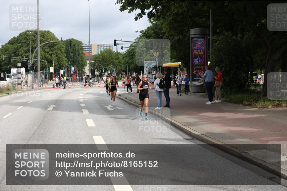 29.06.2025 - hella hamburg halbmarathon Yannick Fuchs http://msf.ph/oto/8165152 29.06.2025 10:22:25 20KM 5344, 9097, 9804, 10485, 10848, 12341, 13941, 13956, 14019, 14828, 15136, 17893, 18037, 18124, 19050, 19114 meine-sportfotos.de