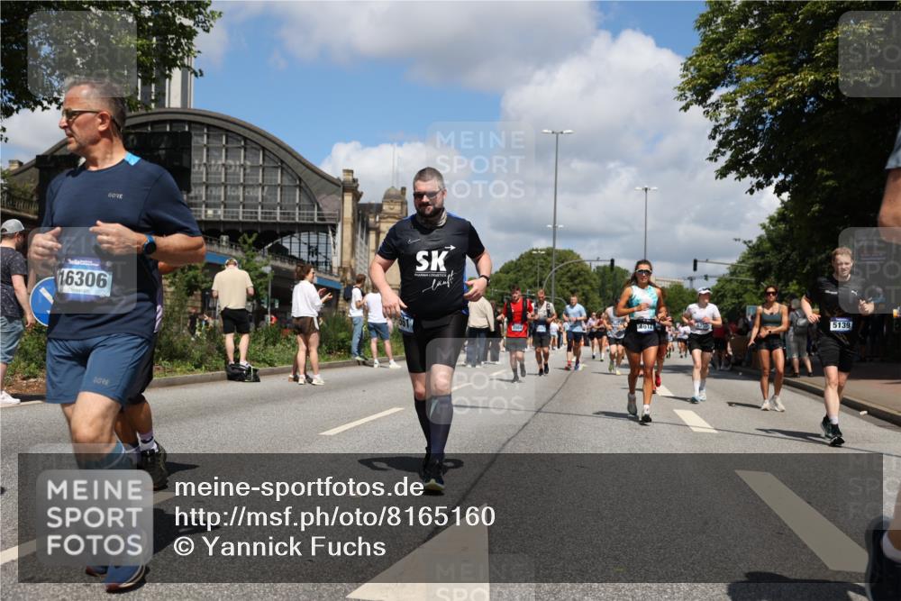 29.06.2025 - hella hamburg halbmarathon Yannick Fuchs http://msf.ph/oto/8165160 29.06.2025 11:37:41 20KM 1314, 1661, 3524, 3607, 3810, 3884, 3896, 4139, 4329, 4612, 4921, 5139, 6112, 6137, 6189, 6250, 6344, 6379, 6751, 8560, 8745, 8984, 8993, 9009, 9333, 9455, 9644, 10145, 10269, 11097, 11479, 11637, 12028, 12298, 12318, 12660, 12661, 13018, 13495, 13848, 13862, 13952, 13957, 14037, 15101, 15669, 16260, 16306, 16390, 16560, 17267, 17879, 18160, 18332, 18544, 18674, 18918 meine-sportfotos.de
