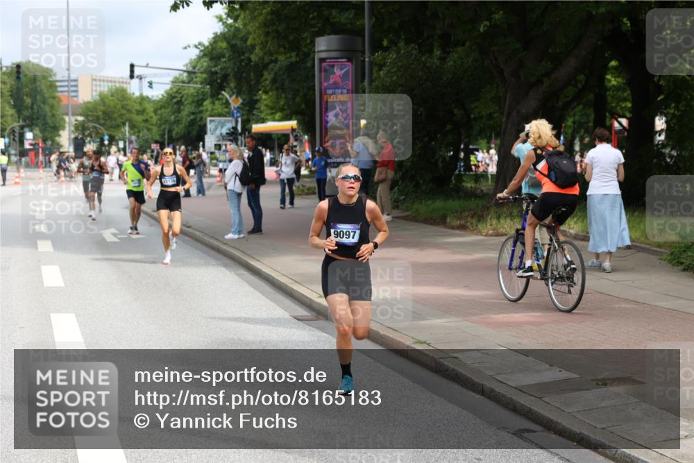 29.06.2025 - hella hamburg halbmarathon Yannick Fuchs http://msf.ph/oto/8165183 29.06.2025 10:22:28 20KM 5344, 9097, 9804, 10485, 12341, 13941, 13956, 14019, 14828, 15136, 15583, 17893, 18037, 18124, 19050, 19114 meine-sportfotos.de