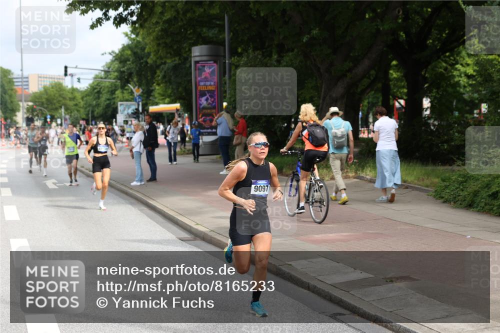 29.06.2025 - hella hamburg halbmarathon Yannick Fuchs http://msf.ph/oto/8165233 29.06.2025 10:22:28 20KM 5344, 9097, 9804, 10485, 12341, 13941, 13956, 14019, 14828, 15136, 15583, 17893, 18037, 18124, 19050, 19114 meine-sportfotos.de