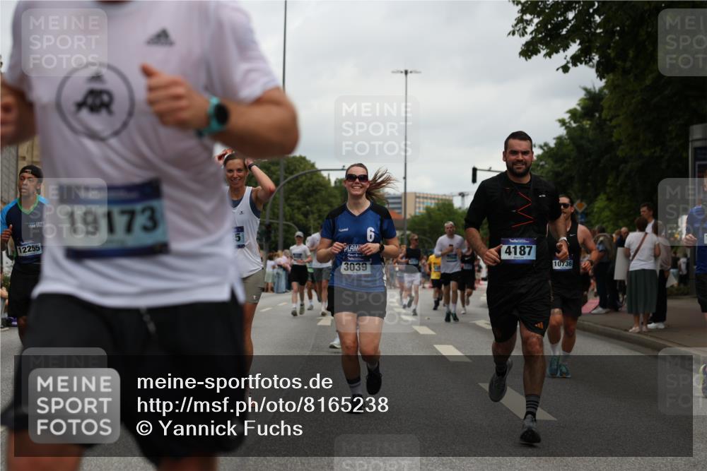 29.06.2025 - hella hamburg halbmarathon Yannick Fuchs http://msf.ph/oto/8165238 29.06.2025 11:00:00 20KM 1526, 1559, 3039, 3199, 4146, 4187, 4613, 5150, 5742, 6322, 6462, 6572, 6585, 6706, 7826, 7935, 8894, 9339, 9405, 9829, 10736, 10886, 11208, 11887, 12255, 12313, 12371, 12837, 14176, 14306, 14607, 15963, 16166, 17059, 17321, 17638, 17707, 17866, 18199, 18240, 18261, 18525, 18655, 18721, 18726, 18827, 19173 meine-sportfotos.de