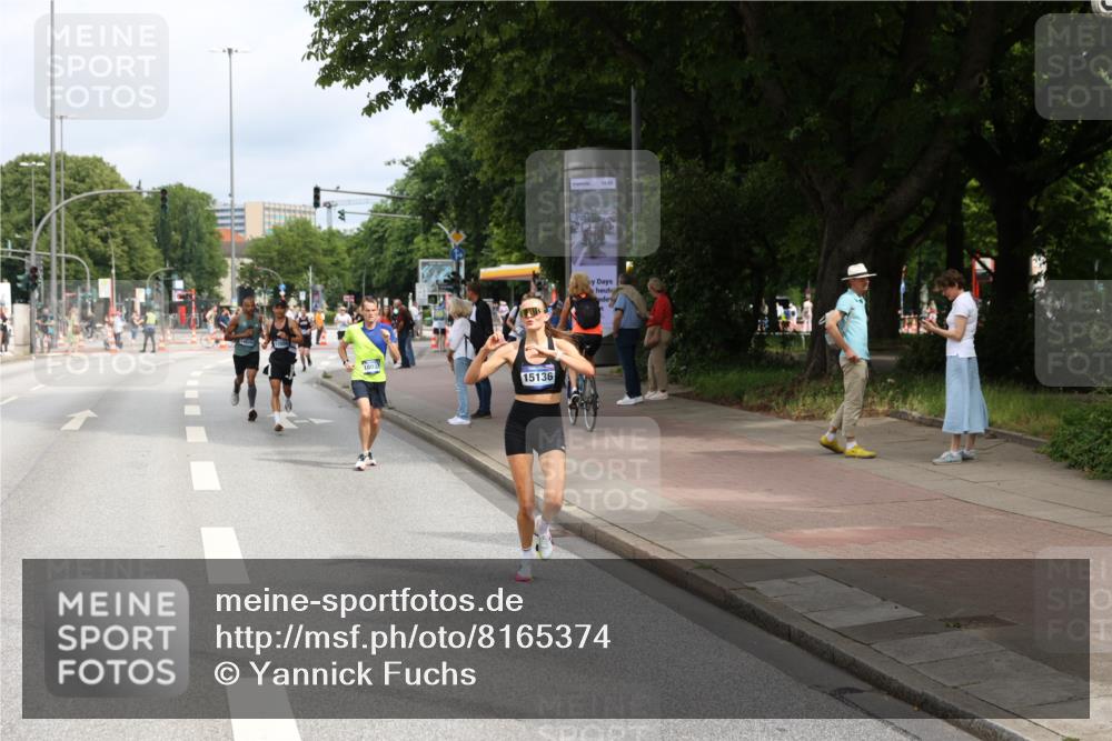 29.06.2025 - hella hamburg halbmarathon Yannick Fuchs http://msf.ph/oto/8165374 29.06.2025 10:22:30 20KM 9097, 9804, 10485, 12341, 13941, 13956, 14828, 15136, 15583, 17893, 18037, 18124, 19050, 19114 meine-sportfotos.de