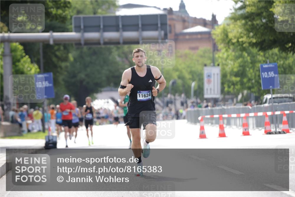 29.06.2025 - hella hamburg halbmarathon Jannik Wohlers http://msf.ph/oto/8165383 29.06.2025 09:40:49 Lombardsbrücke 7834, 7963, 11624, 17886 meine-sportfotos.de