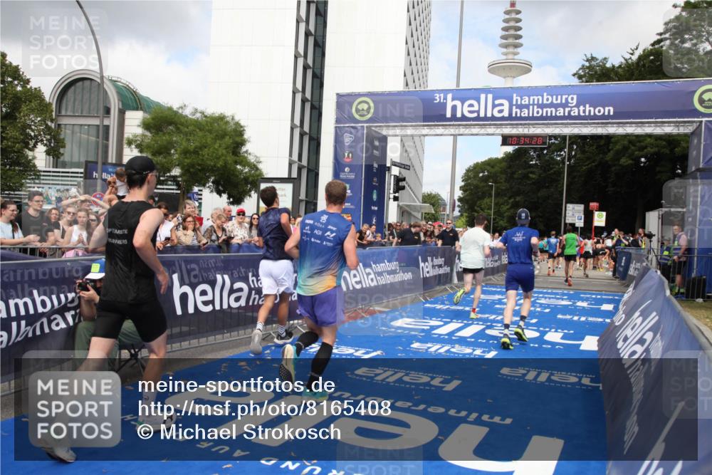 29.06.2025 - hella hamburg halbmarathon Michael Strokosch http://msf.ph/oto/8165408 29.06.2025 10:34:27 Ziel 1002, 5550, 9686, 14784, 16417, 18099 meine-sportfotos.de