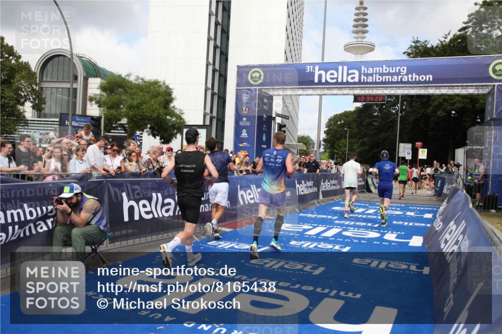 29.06.2025 - hella hamburg halbmarathon Michael Strokosch http://msf.ph/oto/8165438 29.06.2025 10:34:27 Ziel 1002, 5550, 9686, 14784, 16417, 18099 meine-sportfotos.de