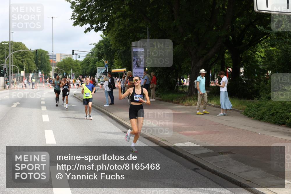 29.06.2025 - hella hamburg halbmarathon Yannick Fuchs http://msf.ph/oto/8165468 29.06.2025 10:22:31 20KM 9097, 9804, 10485, 12341, 13941, 13956, 14828, 15136, 15583, 17893, 18037, 18124, 19050, 19114 meine-sportfotos.de