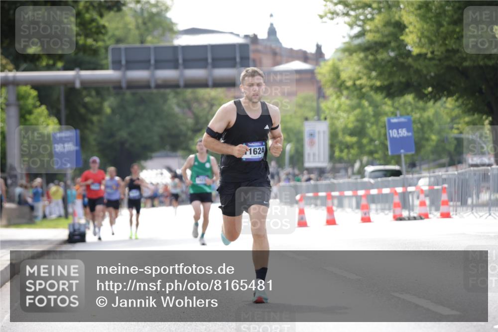 29.06.2025 - hella hamburg halbmarathon Jannik Wohlers http://msf.ph/oto/8165481 29.06.2025 09:40:50 Lombardsbrücke 7834, 7963, 11624, 17886 meine-sportfotos.de